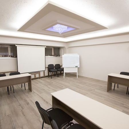 Jumbo Hotel キシナウ エクステリア 写真