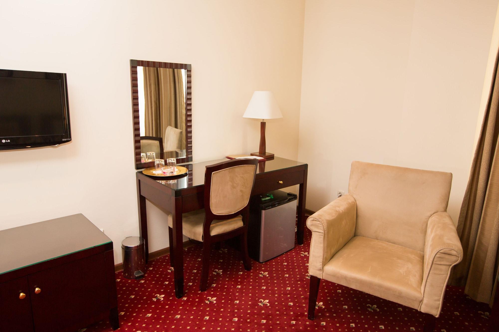 Jumbo Hotel キシナウ エクステリア 写真