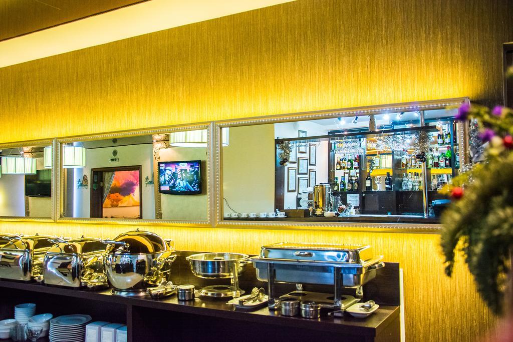 Jumbo Hotel キシナウ エクステリア 写真